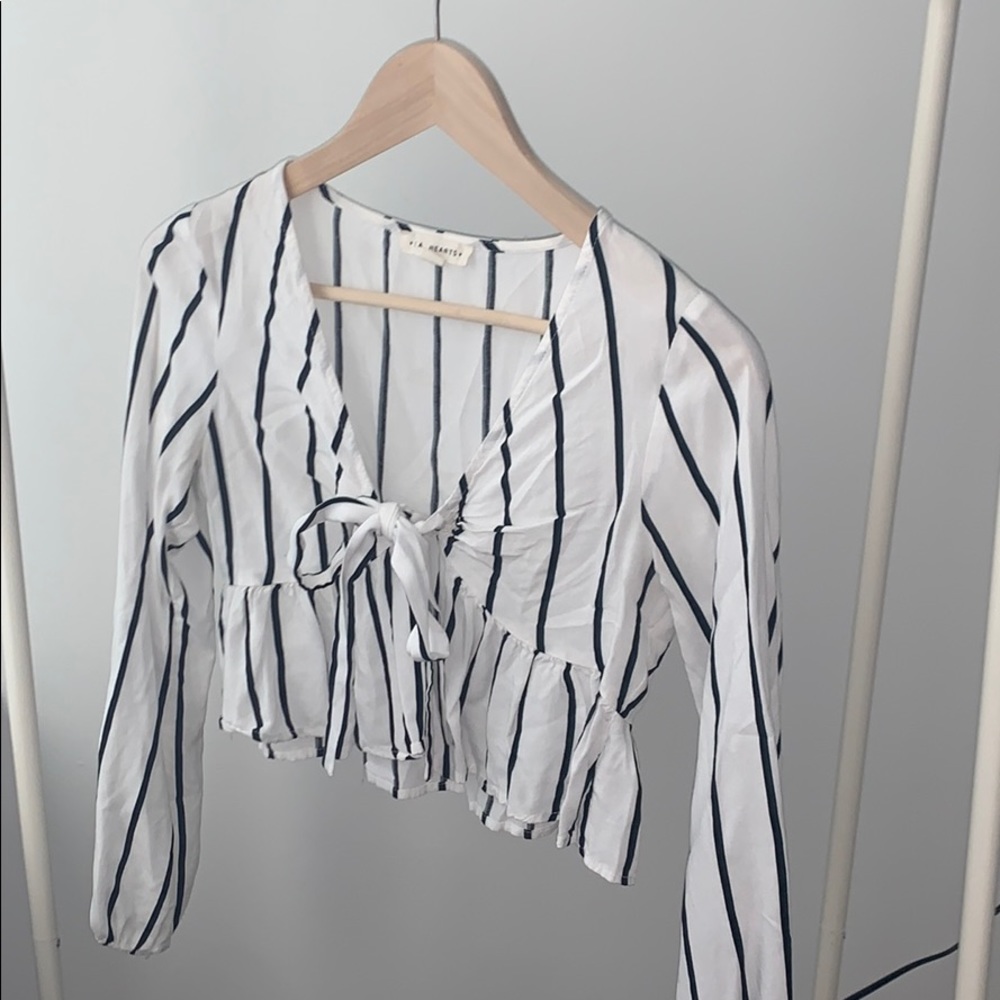 LA HEARTS Cropped Tie Front Blouse